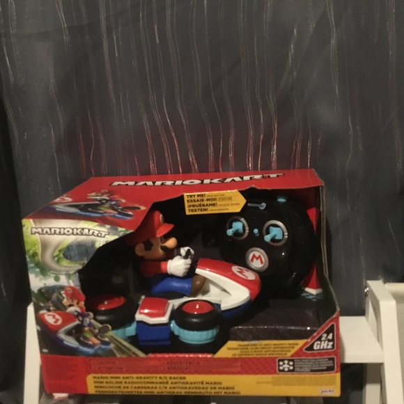 Mario Kart R/C - Picture 1 of 4